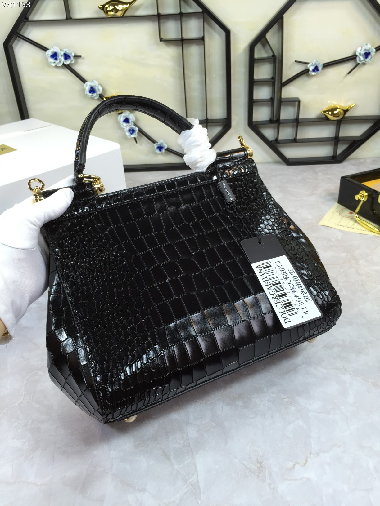 Dolce & Gabbana Large Sicily handbag in alligator leather in Black for Women |