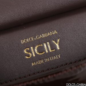 D&G  0489