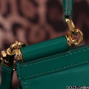 D&G  0559