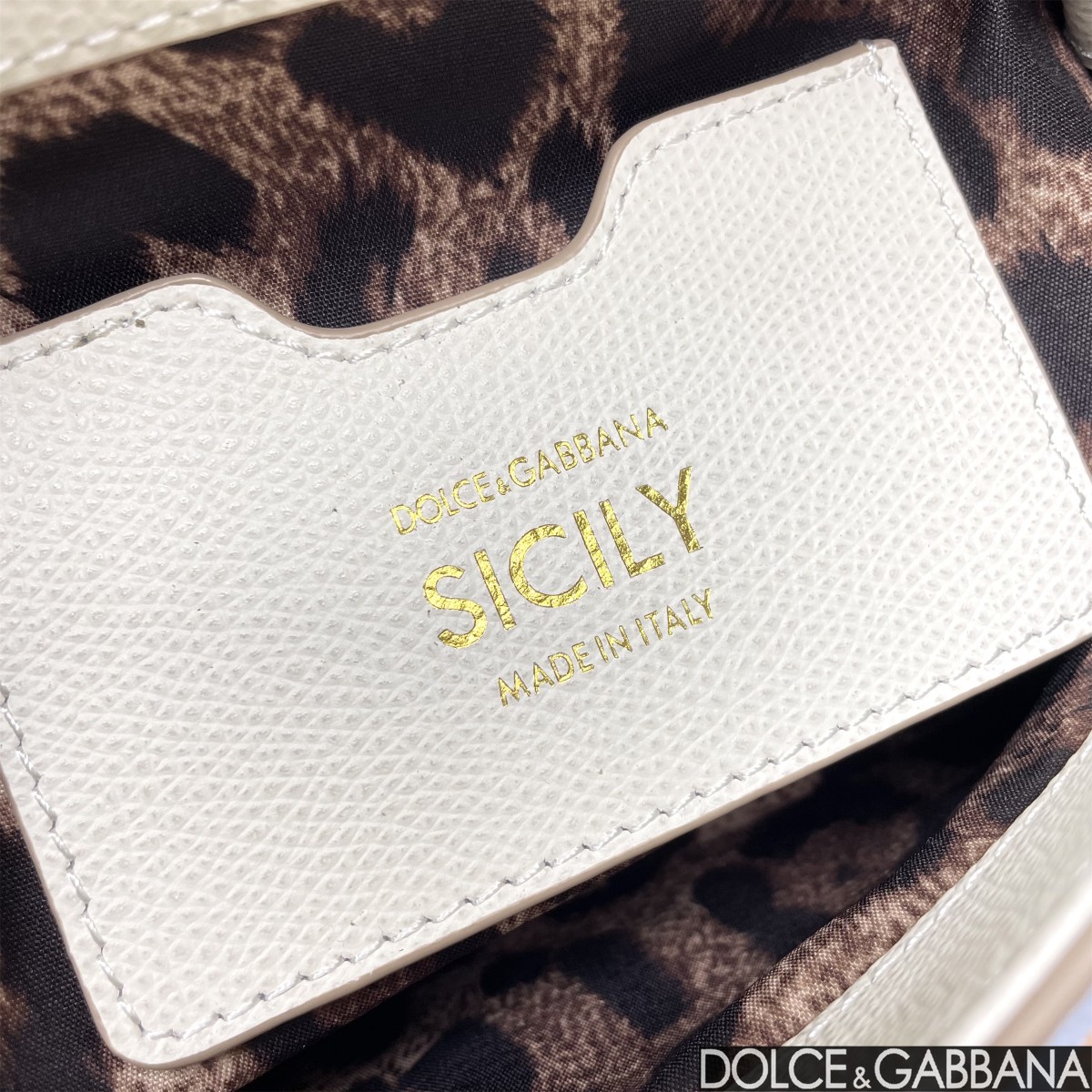 D&G  0819