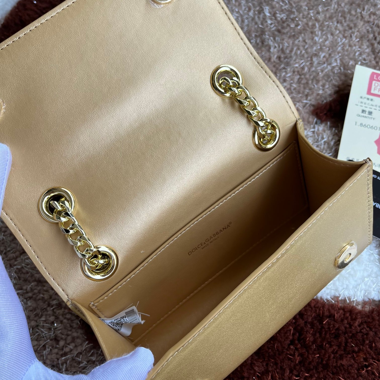 D&G   0889