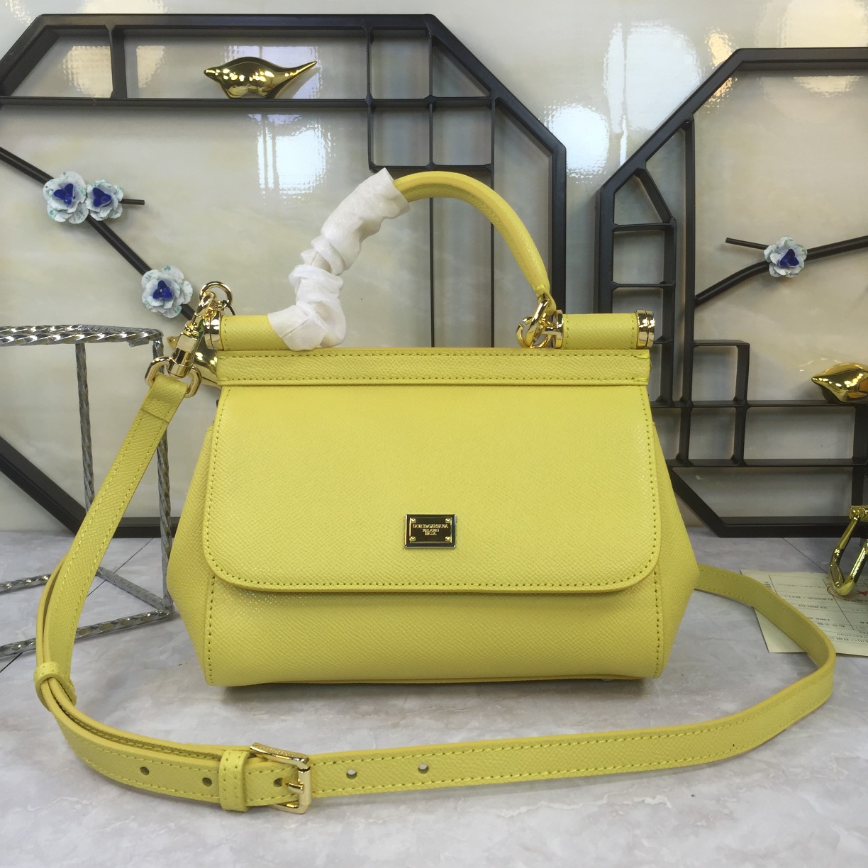Dolce & Gabbana Leather Shoulder Bag – Yellow Handle Bags, Handbags – DAG5199
