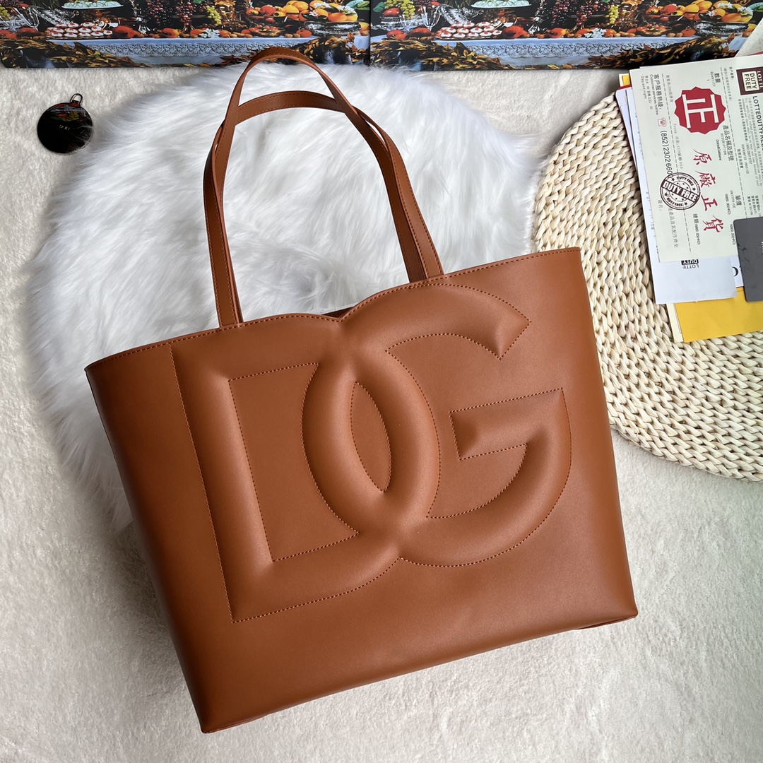 Dolce & Gabbana Medium calfskin DG Logo Bag shopper in brown for Women