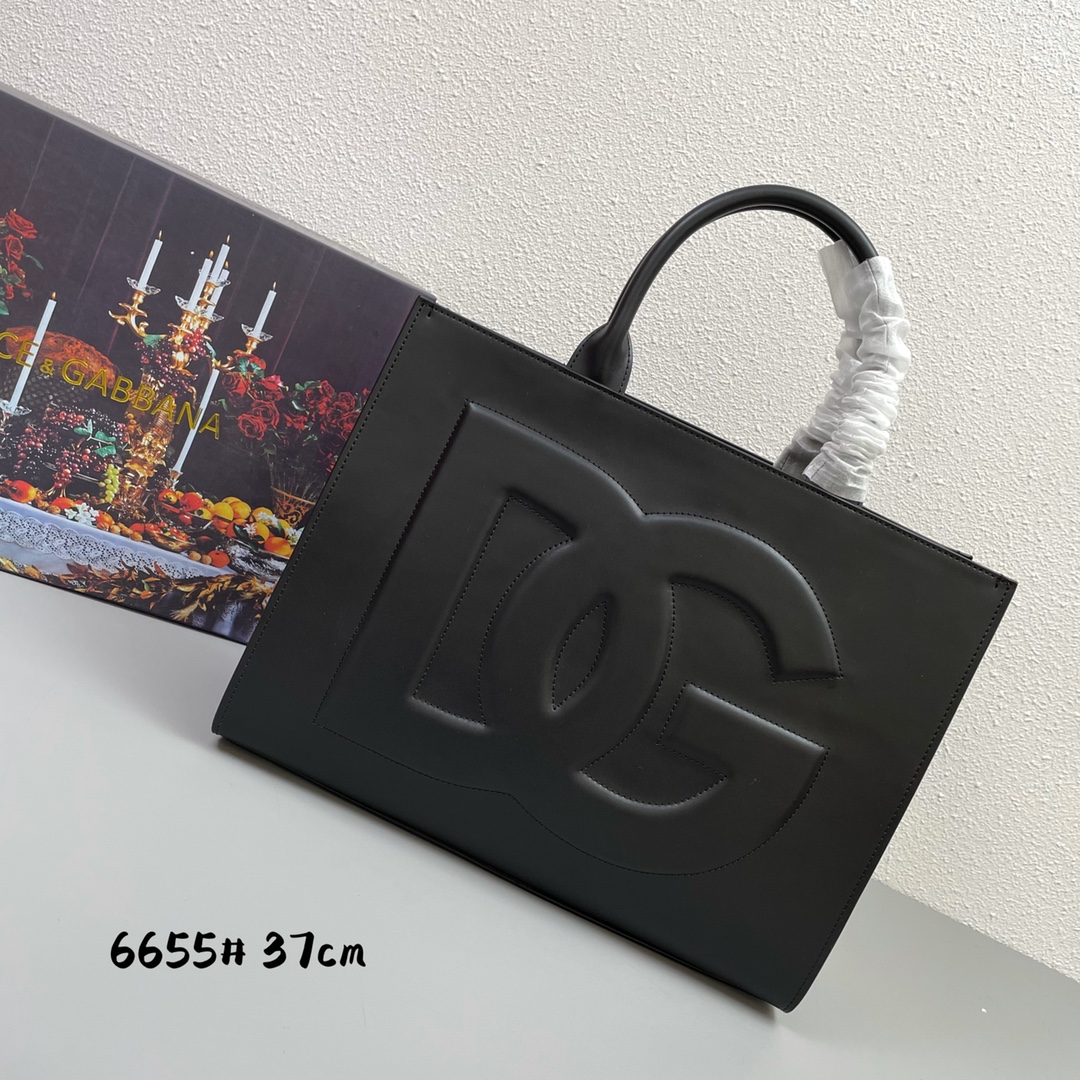 Dolce & Gabbana Medium DG Daily Tote Bag | Black