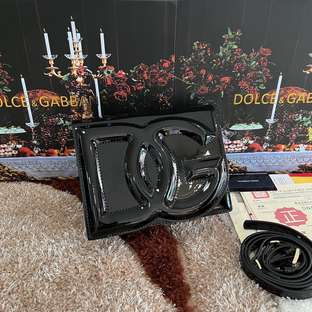 Dolce & Gabbana Calfskin DG logo crossbody bag in black for Women |