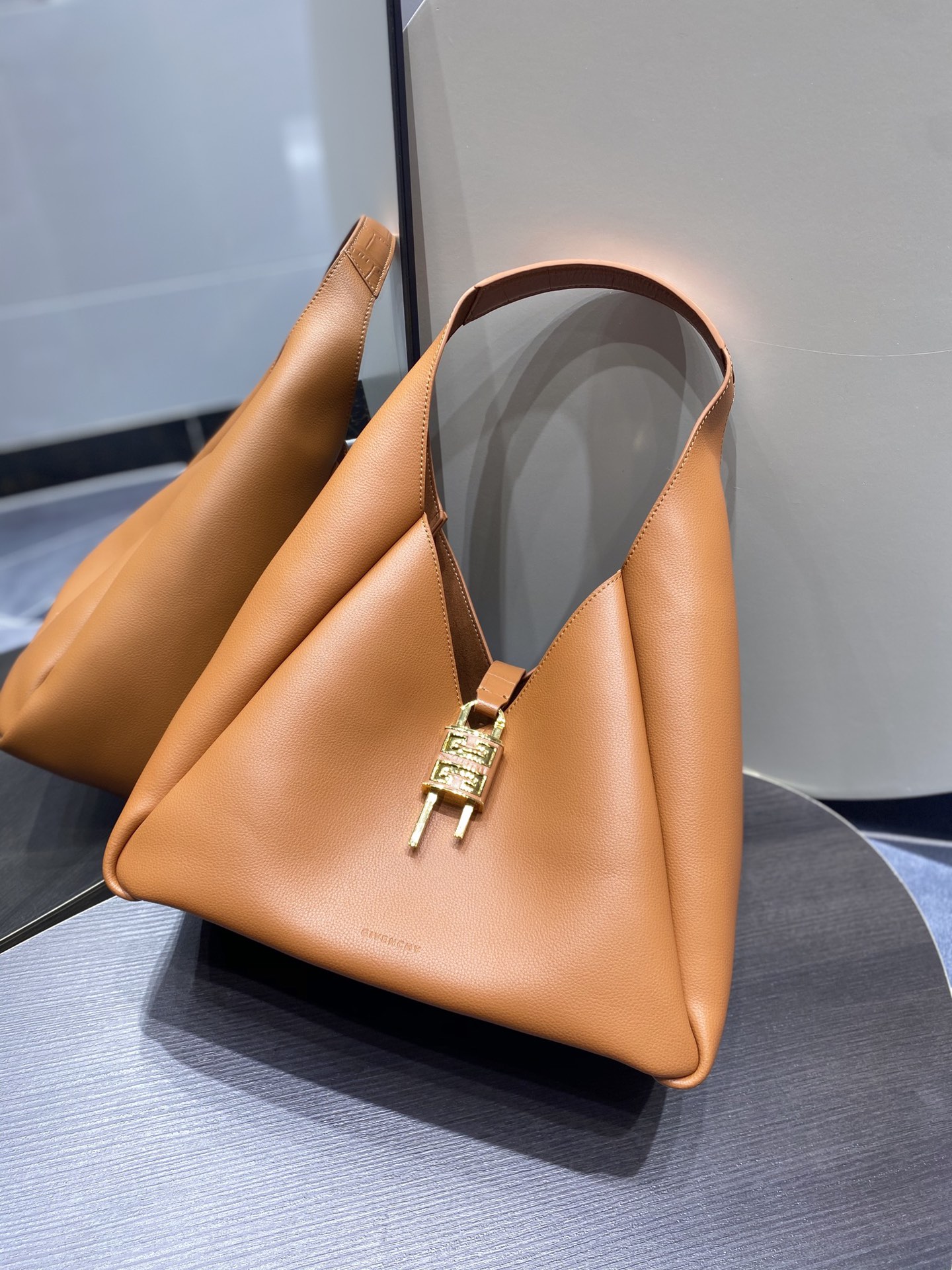 GIVENCHY G-Hobo Medium leather shoulder bag –