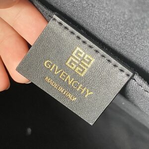 GIVENCHY 00109