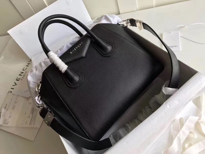 Givenchy Antigona Pebbled Leather Tote Bag | Black |