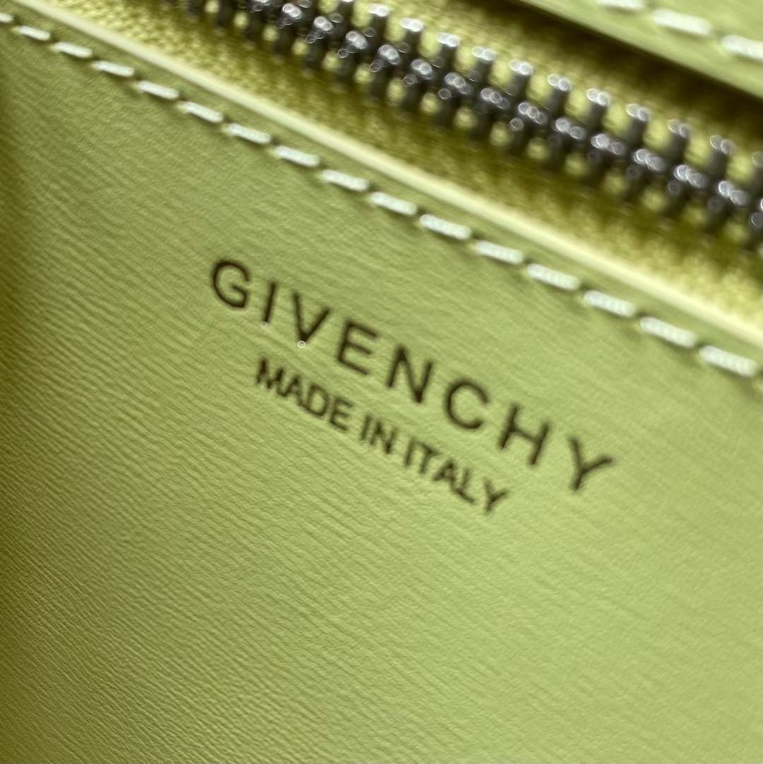 GIVENCHY 00449