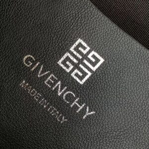 GIVENCHY 00569