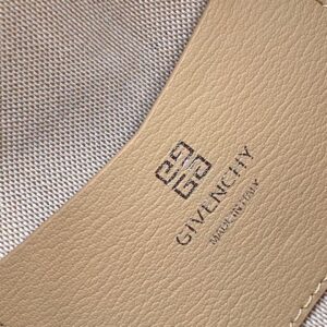 GIVENCHY 00669