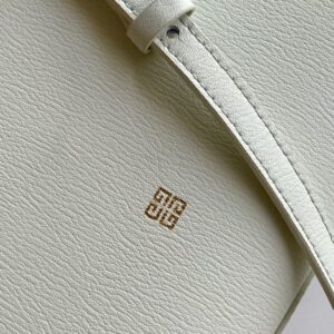 GIVENCHY 00689