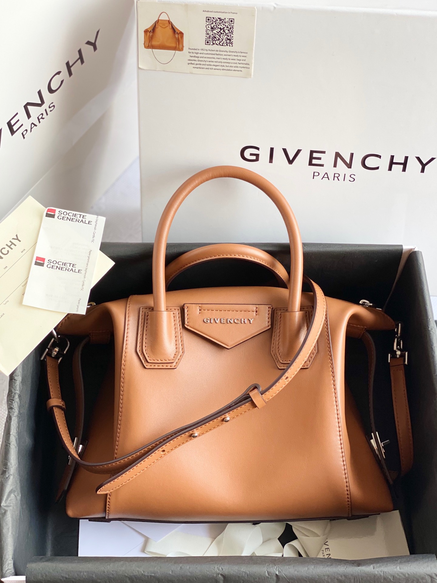 GIVENCHY Calfskin Small Soft Antigona Tan 1323053 |