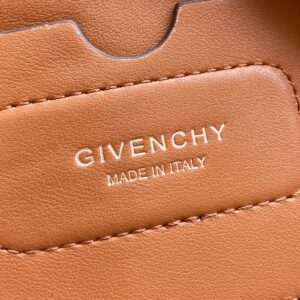 GIVENCHY 00829