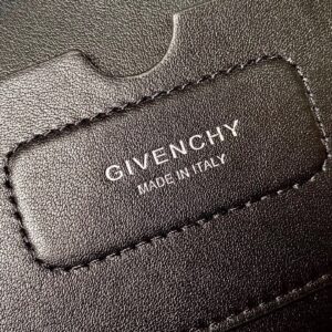 GIVENCHY 00879