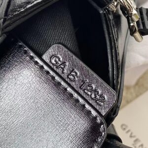 GIVENCHY 00979
