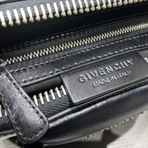 GIVENCHY 01079