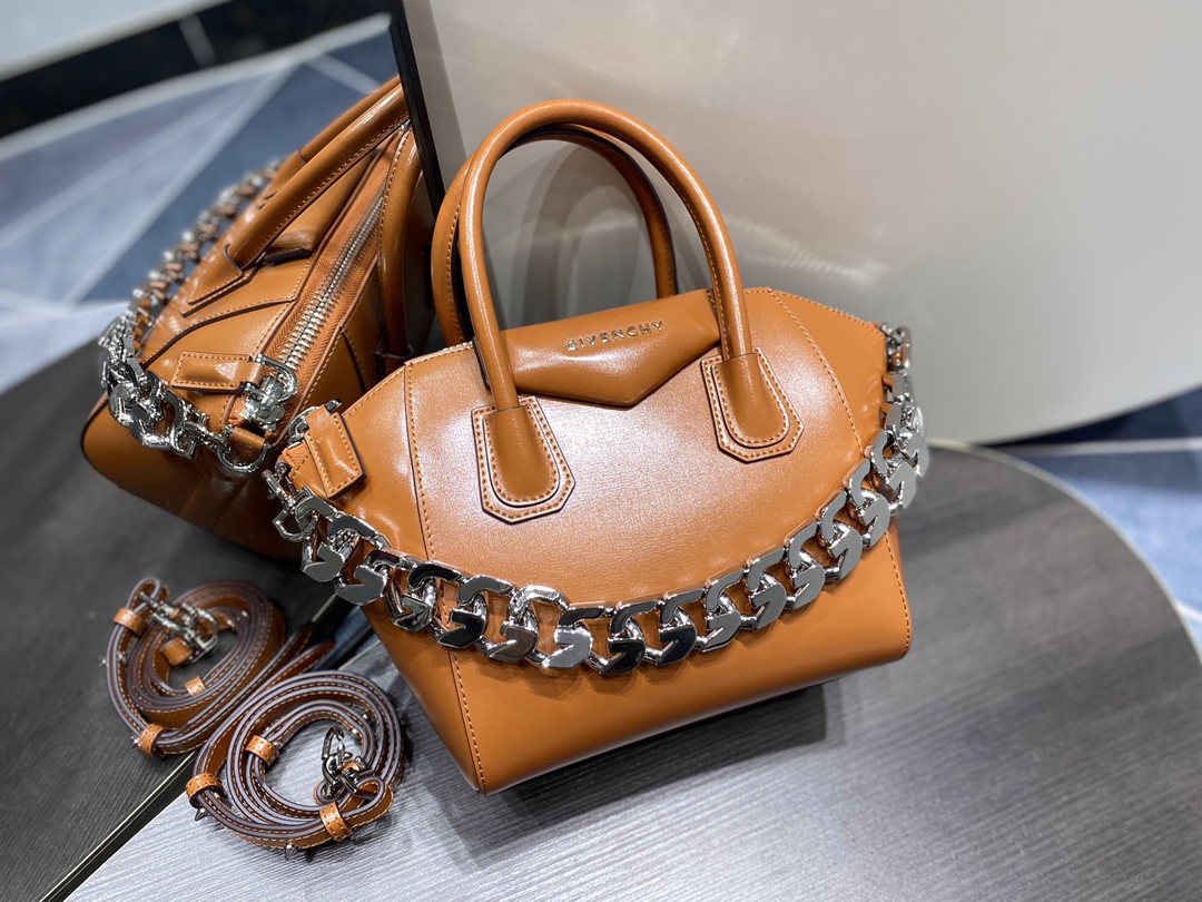 Givenchy Antigona Chain Small leather tote Givenchy GIVENCHY 01089