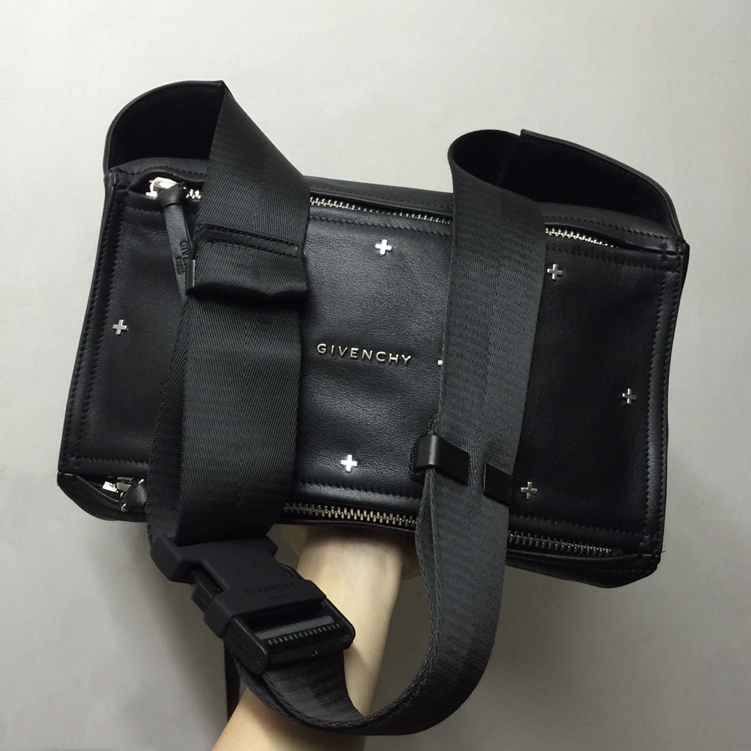 Givenchy Black Leather Shoulder Bag ref 2337857 –