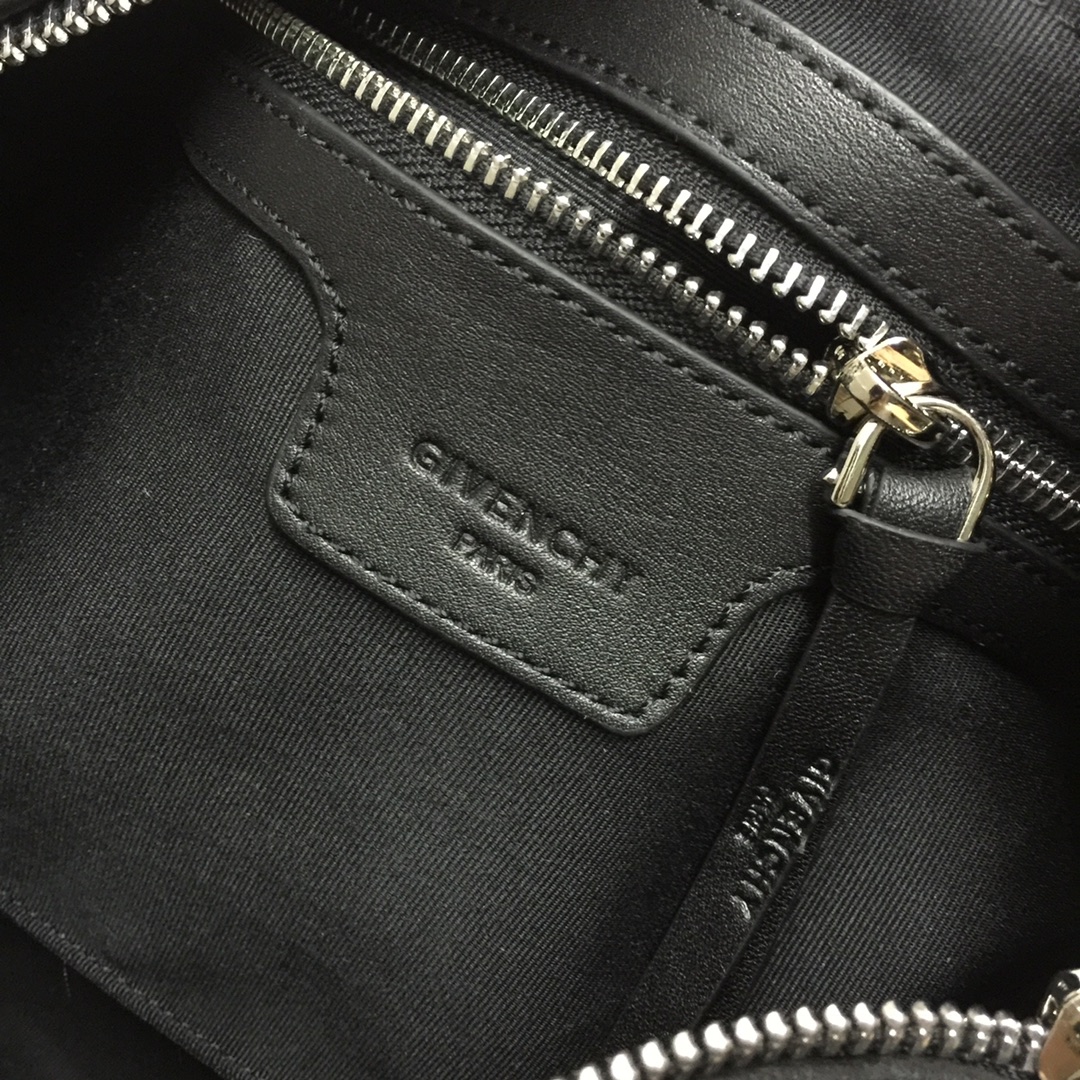 GIVENCHY 01319