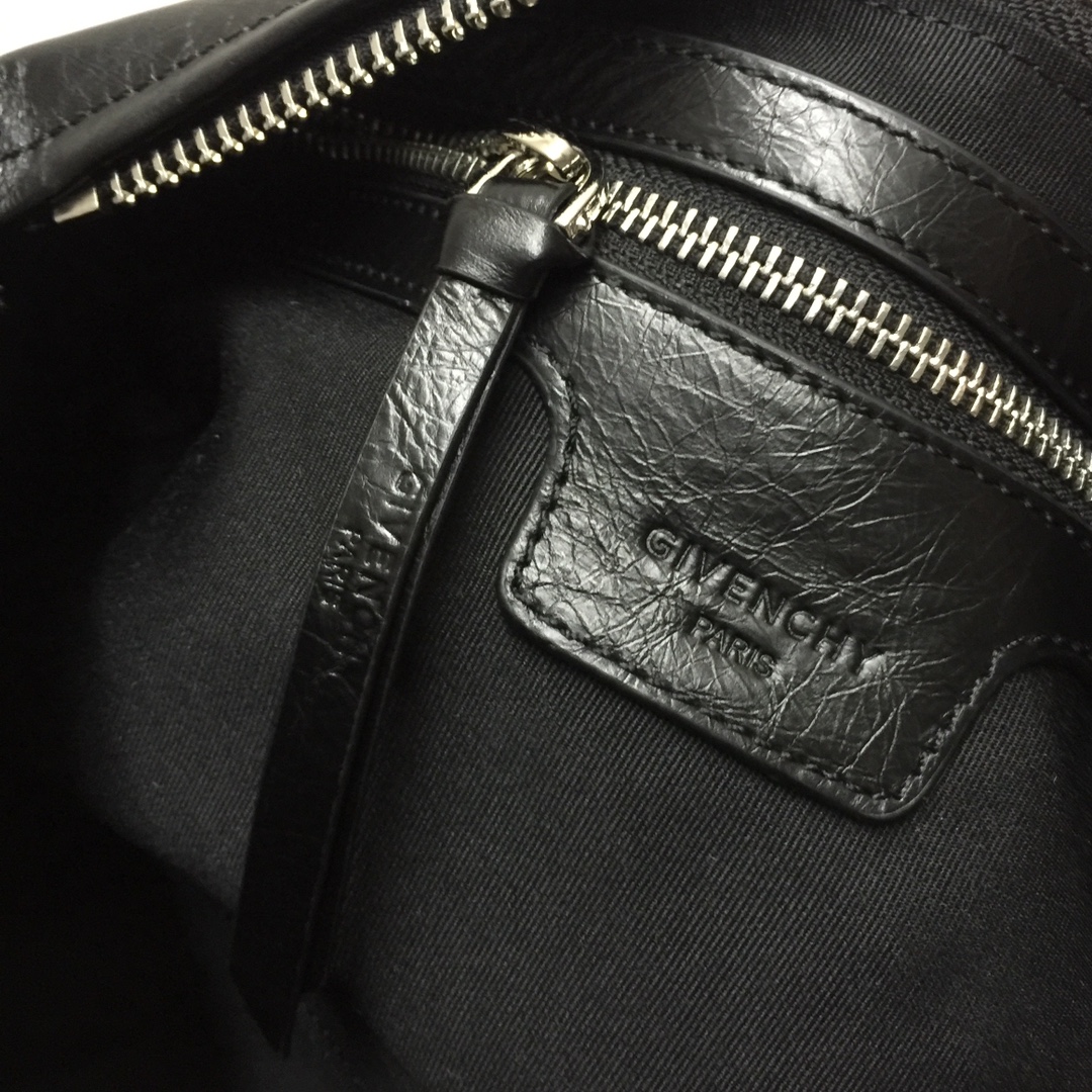 GIVENCHY 01329