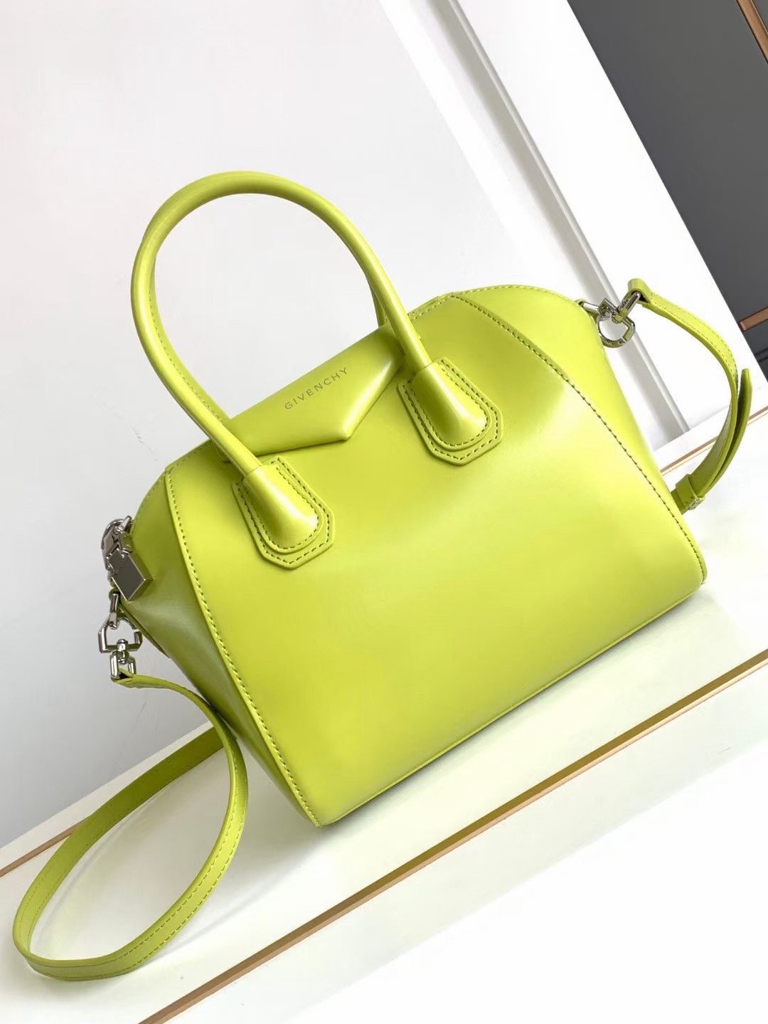 Givenchy Antigona Leather Satchel – Citrus Green –