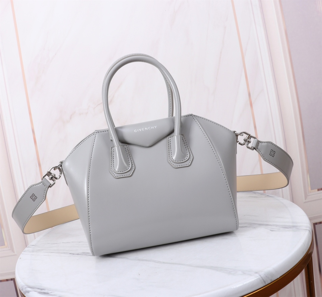 Givenchy Antigona Toy bag in Box leather in – light grey/natural beige