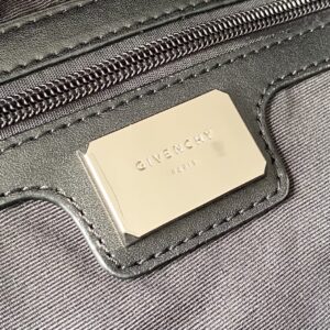 GIVENCHY 01549