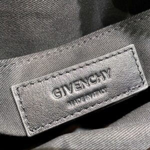 GIVENCHY 01579