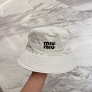 hat 00429