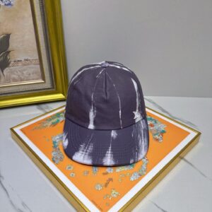 hat  00529