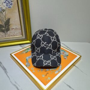 hat  00689