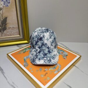 hat  01009