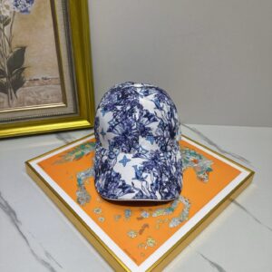 hat  01019