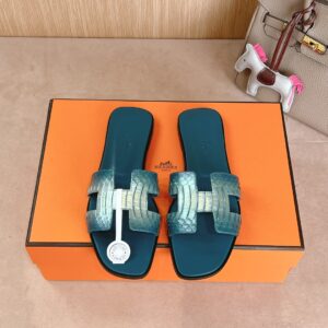 Hermès Oran Women’s Sandals in Green Snake Skin – New Edition