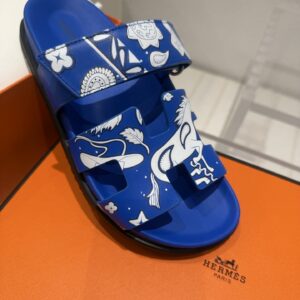 Hermès Chypre Sandals in Blue Ciel/Blanc Leather with Animaux Bandana Print – Women’s Size