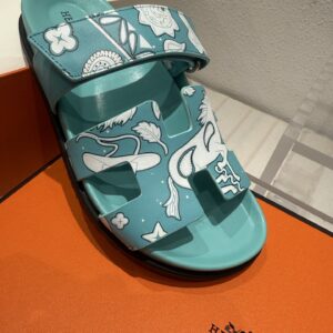 Hermès Chypre Sandals in Turquoise Ciel/Blanc Leather with Bandana Animaux Pattern – Women’s Size