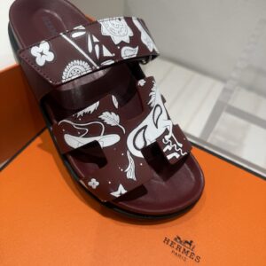Hermès Chypre Sandals in Burgundy Ciel/Blanc Leather with Bandana Animaux Pattern – Women’s Size