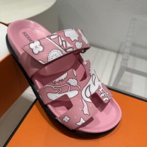 Hermès Chypre Sandals in Pink Ciel/Blanc Leather with Bandana Animaux Pattern – Women’s Size