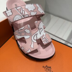 Hermès Chypre Ciel/Blanc Sandals in Light Pink with Bandana and Animaux Pattern – Women’s Size