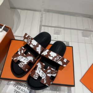 Hermès Chypre Sandals in Ciel/Blanc Leather in Black and Brown with Bandana Animaux Pattern – Women’s Size