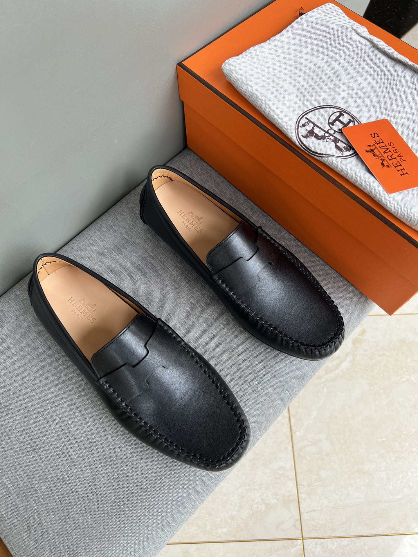 HERMES Men’s Black Business Shoes Loafers  Leather H Logo Black