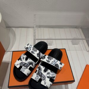 Hermès Chypre Sandals in Ciel/Blanc Leather in Black and White with Bandana Animaux Pattern – Women’s Size