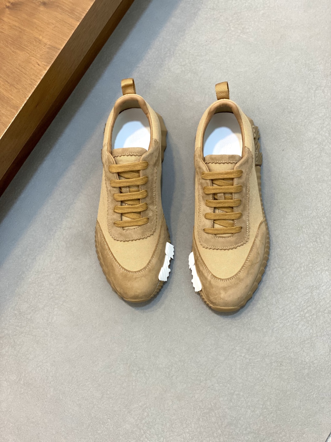 HERMES  02989