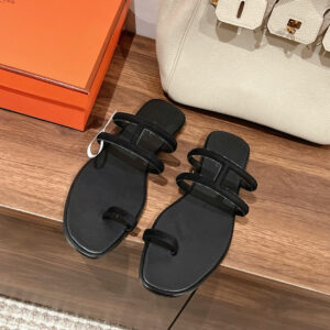 Hermès Black and Vibrant Sandals Flip Flops