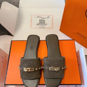 Giulia Hermes women’s sandals SLIPPERS in matte calfskin with iconic Palladium-plated Kelly buckle – Brown