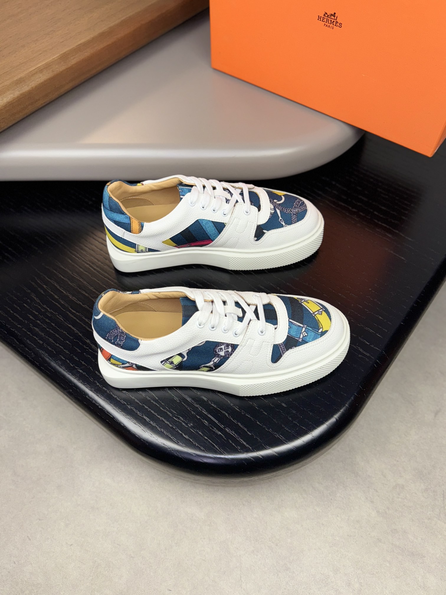 HERMES   1049