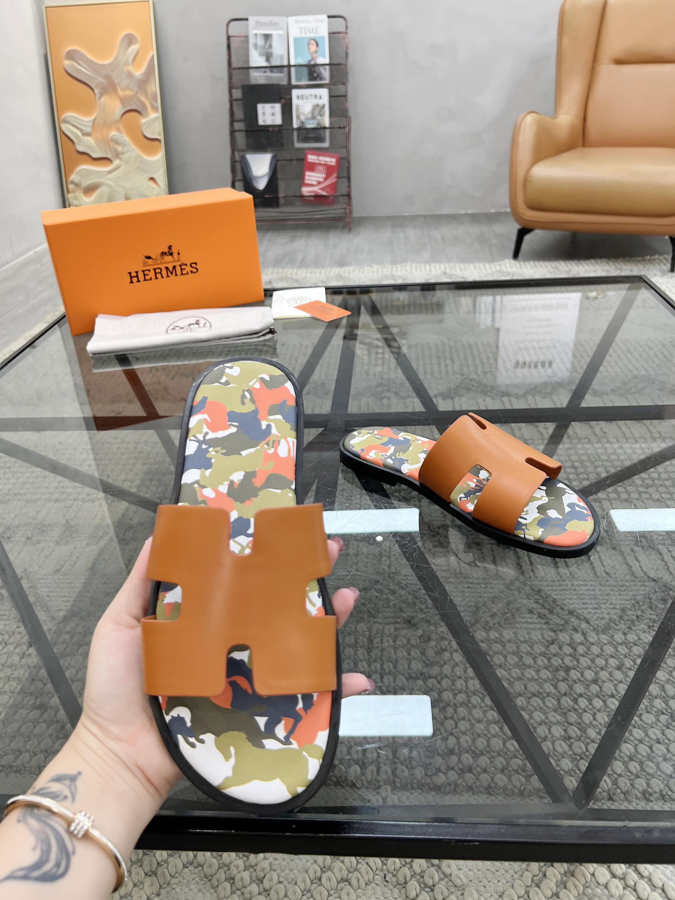 HERMES Izmir Sandal – Naturel  Hermès