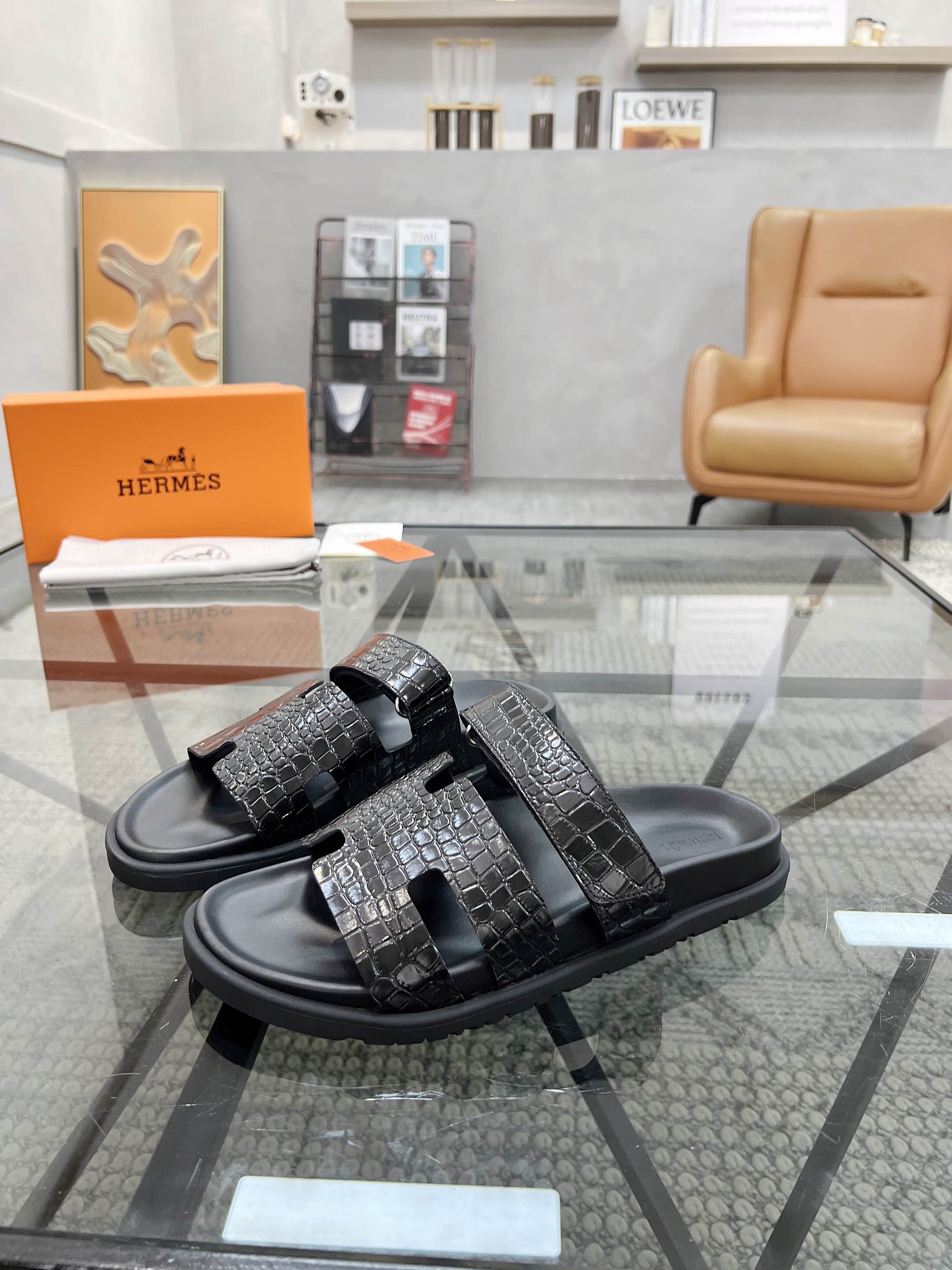 Hermès Alligator Leather Chypre Sandals – Women’s Black