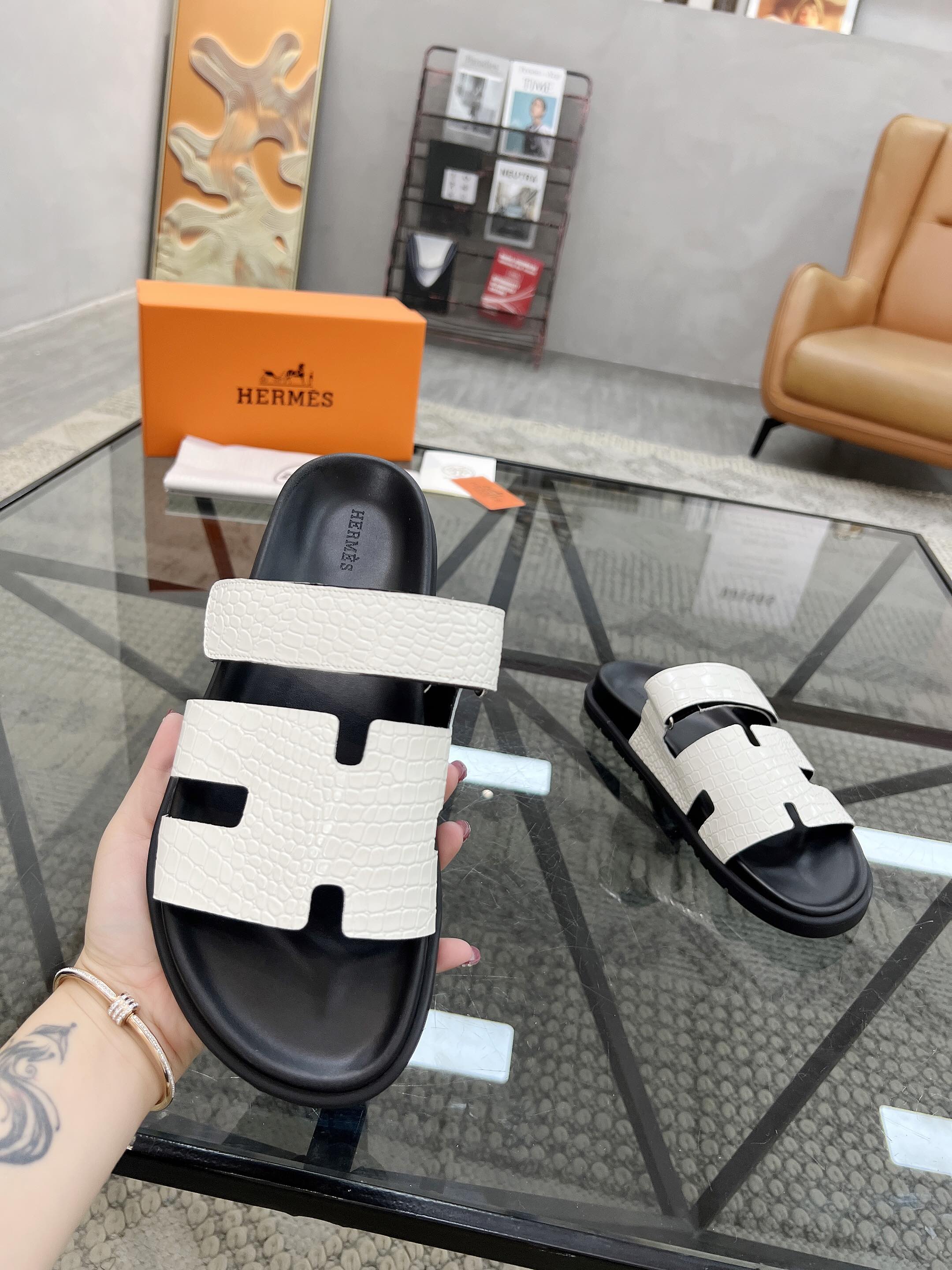 Hermès Men’s Chypre Sandals – White (Blanc)